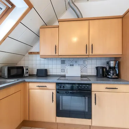 Helle Gelegene Im Schoenen Gau-algesheim, Monteure Willkommen, Parkplatz Vor Der Tuer