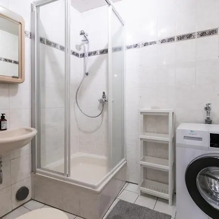 Apartamento Helle Gelegene Im Schoenen Gau-algesheim, Monteure Willkommen, Parkplatz Vor Der Tuer *