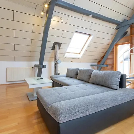 Apartman Helle Gelegene Im Schoenen Gau-algesheim, Monteure Willkommen, Parkplatz Vor Der Tuer Gau-Algesheim