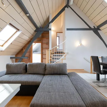 Helle Gelegene Im Schoenen Gau-algesheim, Monteure Willkommen, Parkplatz Vor Der Tuer *