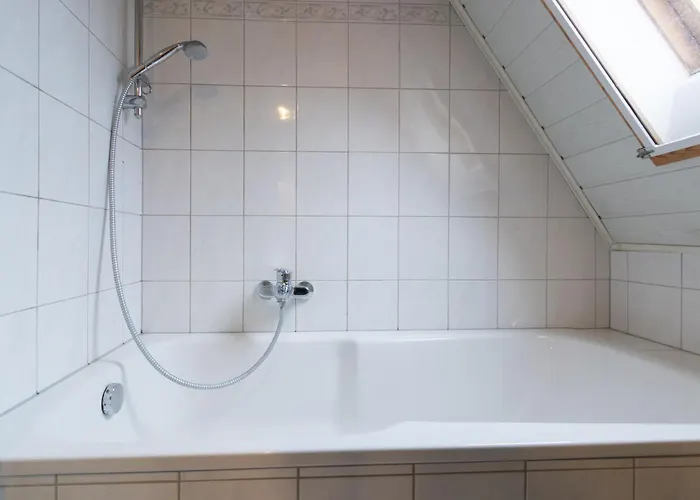 Helle Gelegene Im Schoenen Gau-algesheim, Monteure Willkommen, Parkplatz Vor Der Tuer