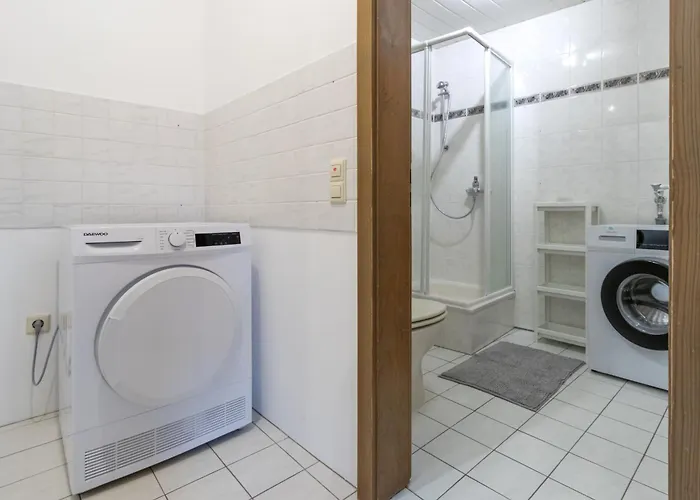 Helle Gelegene Im Schoenen Gau-algesheim, Monteure Willkommen, Parkplatz Vor Der Tuer Gau-Algesheim