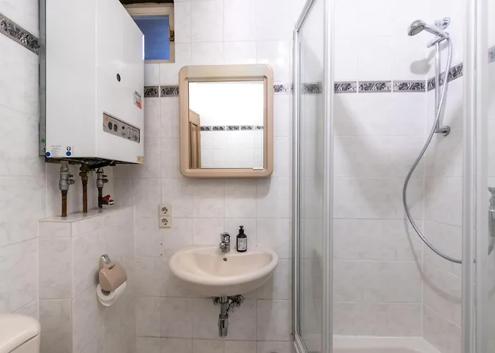 Helle Gelegene Im Schoenen Gau-algesheim, Monteure Willkommen, Parkplatz Vor Der Tuer Gau-Algesheim