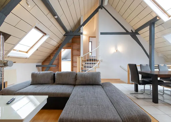 Helle Gelegene Im Schoenen Gau-algesheim, Monteure Willkommen, Parkplatz Vor Der Tuer *